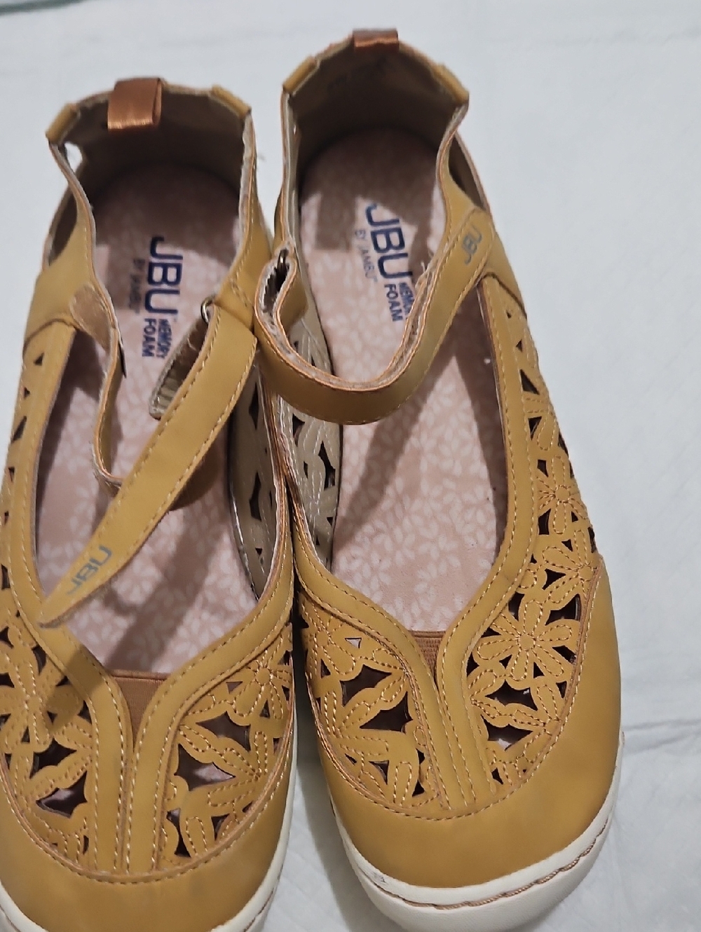 JBU Women's Mustard Yellow Cutout Mary Jane Flats Sz 9W
